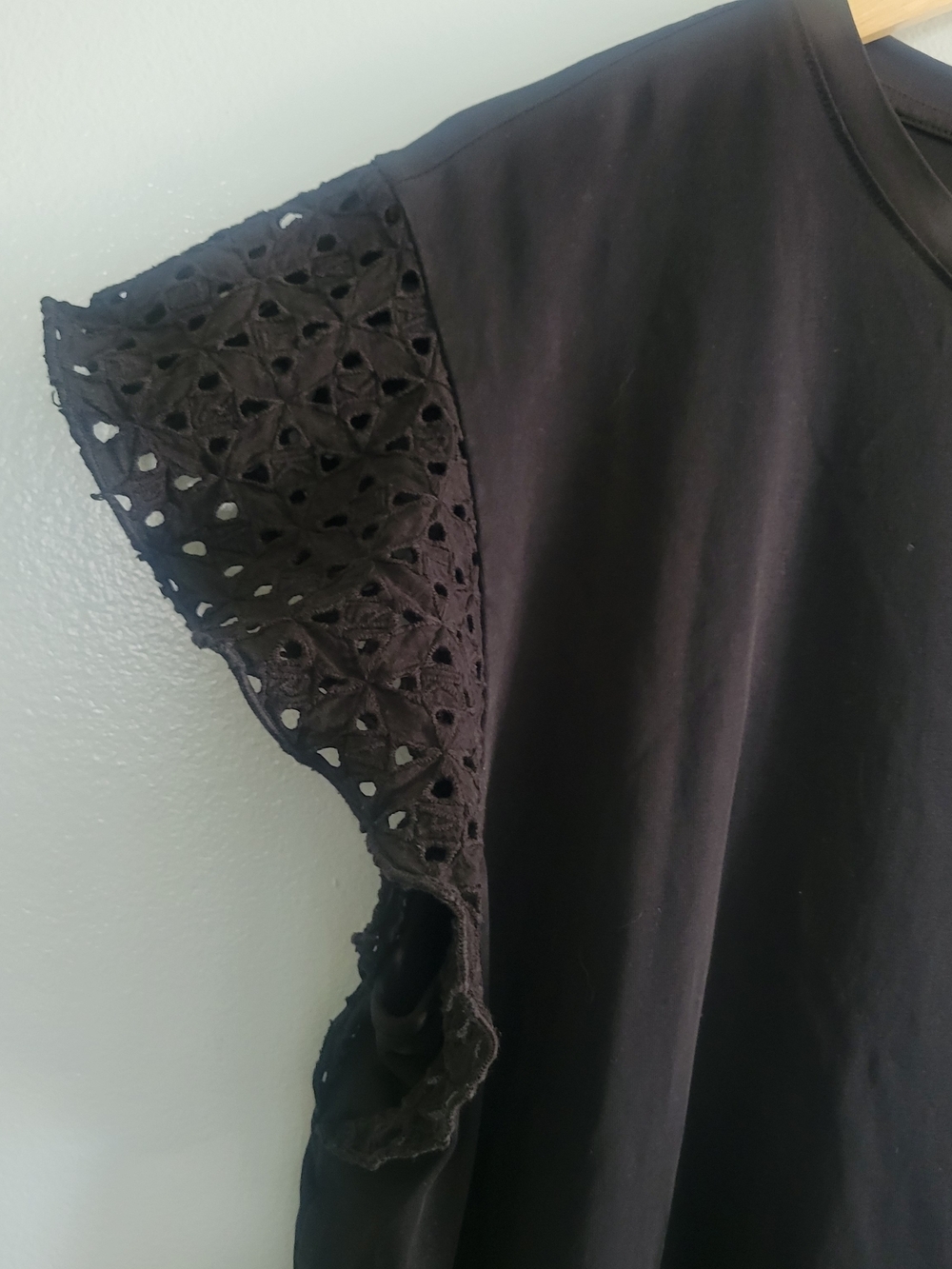 KARL Lagerfeld Paris Black Eyelet Flutter Sleeve Top XL Cotton Blend - Picture 5 of 9